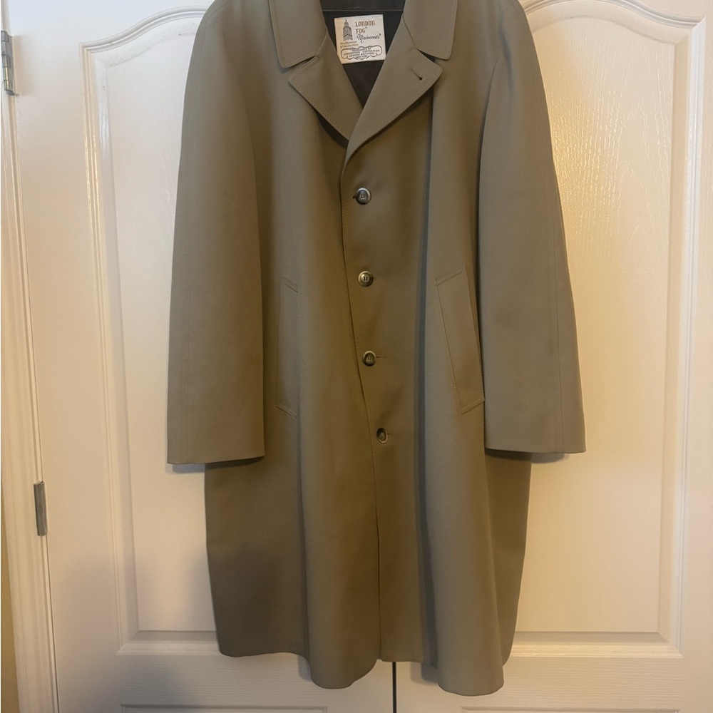 Vintage 1970s London Fog Maincoats Trench Coat for Men Size 52R. Tan